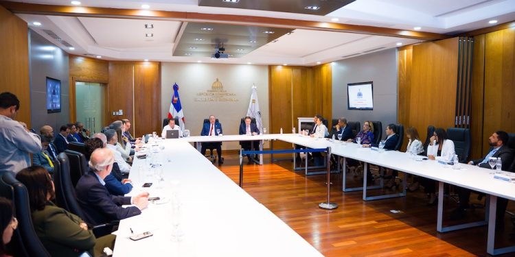 Gobierno sostiene diálogo con representantes de sectores empresariales para acuerdo conjunto frente a crisis en Irán