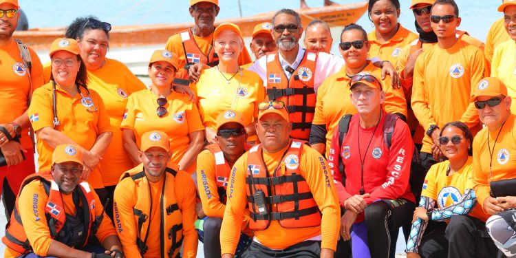 Miembros Defensa Civil