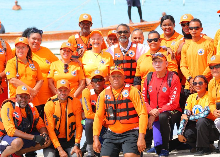 Miembros Defensa Civil