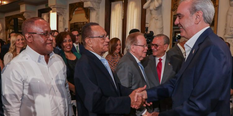 Abinader y sindicalistas