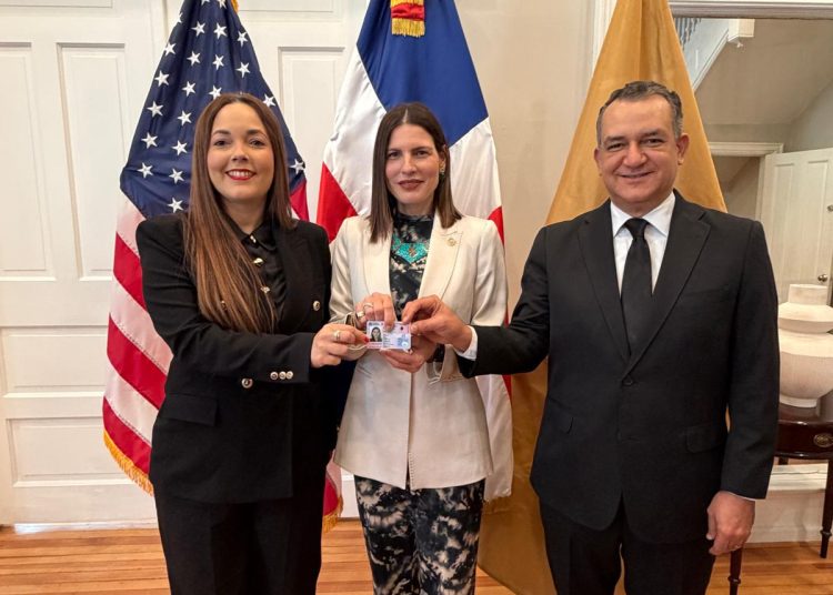 JCE y embajadora RD en EEUU