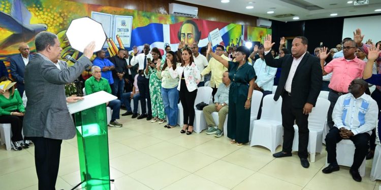 LF juramenta maestros