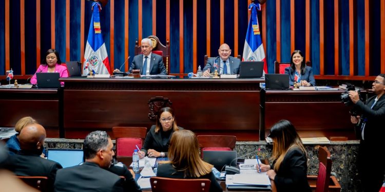 Senadores de la República en sesiónn