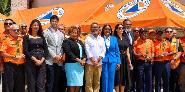 foto prensa Defensa Civil celebra 60 años (1)