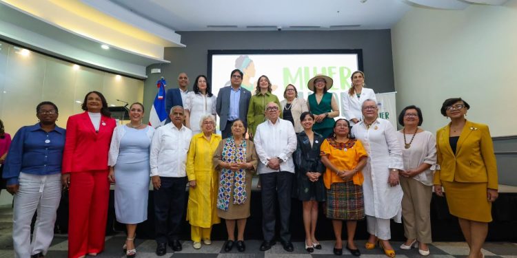 Autoridades gubernamentales, organismos internacionales, entidades financieras y organizaciones sociales de América Latina y el Caribe participaron del encuentro inter