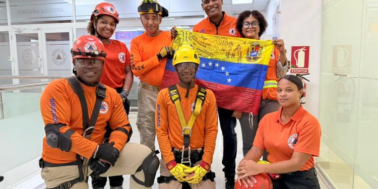 Defensa Civil miembro de rescate