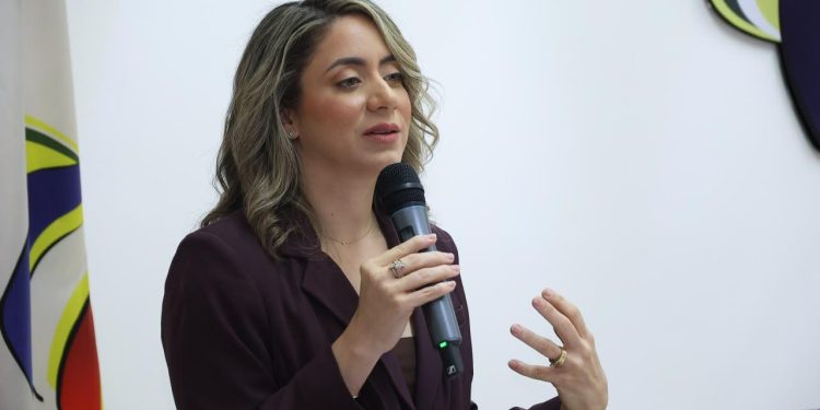 La ministra Gloria Reyes destacó el rol estratégico de los gobiernos locales para articular el diálogo con los hombres en sus comunidades y fortalecer las políticas