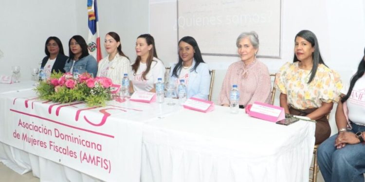 Mujeres fiscales
