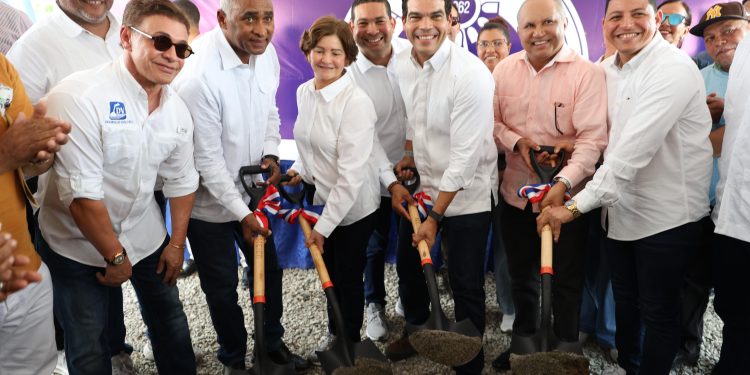 Wellington y Autoridades de Peravia