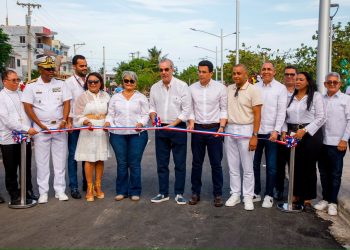 Presidente Abinader entrega la nueva playa El Faro en San Pedro de Macorís
