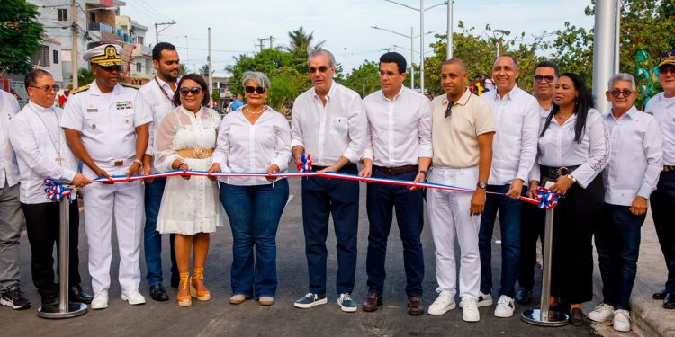 Presidente Abinader entrega la nueva playa El Faro en San Pedro de Macorís