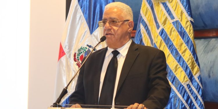 doctor Severo Mercedes, jefe de la Residencia Nacional de Cirugía Plástica Reconstructiva y Estética