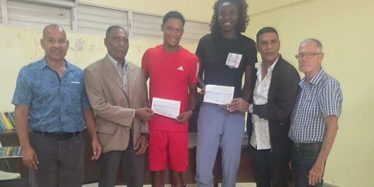 ATLETISMO ENTREGA INCENTIVOS JUEGOS