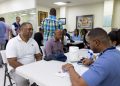 El Ministerio de Hacienda y Economía hizo entrega de cheques a miembros retirados de la PN.
