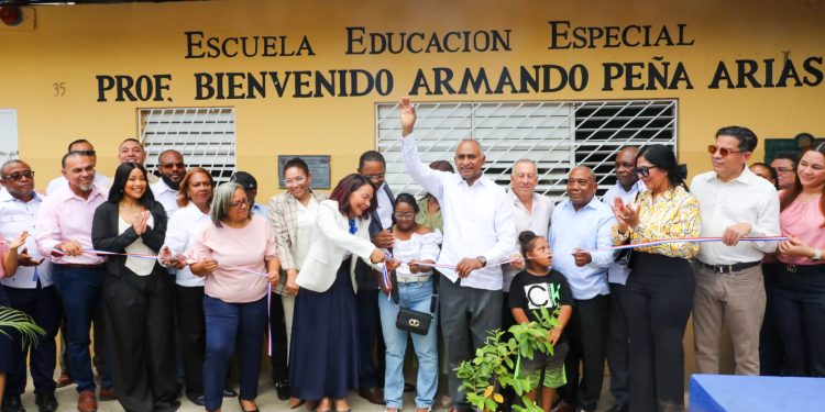 Escuela especial en Baní