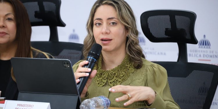 La ministra Gloria Reyes, destacó la conexión del Sistema 9 1 1 con la Línea Vida 212 como un avance en el fortalecimiento de la coordinación