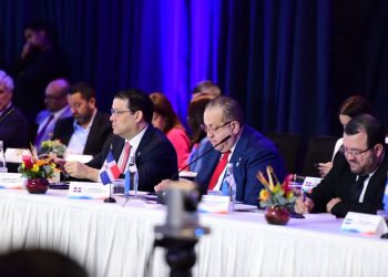 Ministros Magín Díaz y Yayo Sanz Lovatón durante su participación en el Diálogo Ministerial del BID