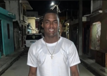 El agente fallecido fue identificado como Santana Castro, residente en el barrio La Punta Pescadora