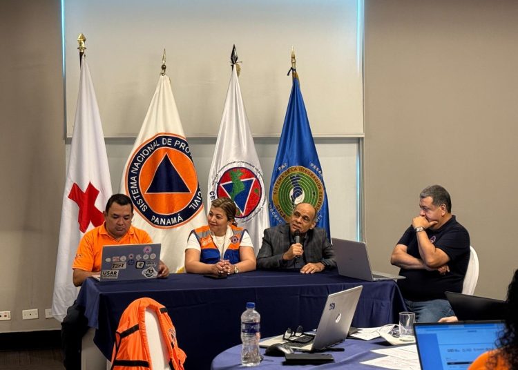 Director Defensa Civil participa en taller regional