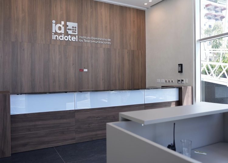 Fachada del Instituto Dominicano de las Telecomuicaciones