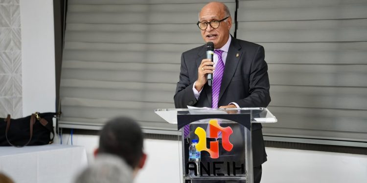 Angelo Viro durante su discurso