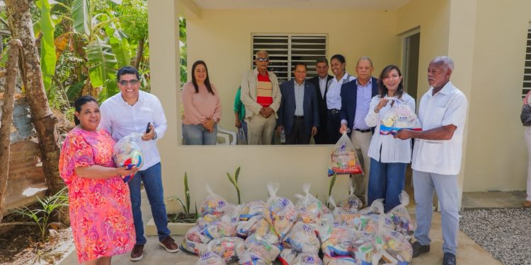 Gabinete de Política Social entrega vivienda a familia vulnerable en el sector La Ureña, SDE (3)