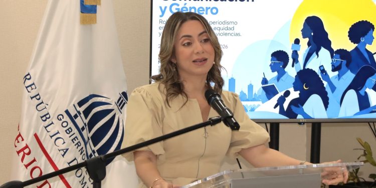 La ministra Gloria Reyes, resaltó el valor de un periodismo ético, plural y comprometido con los derechos humanos durante la apertura del diplomado, desarrollado