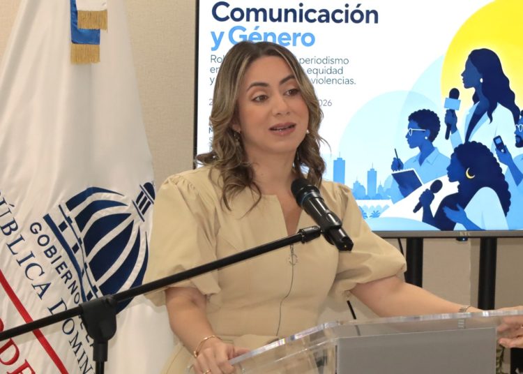 La ministra Gloria Reyes, resaltó el valor de un periodismo ético, plural y comprometido con los derechos humanos durante la apertura del diplomado, desarrollado