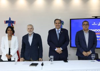 Yesenia Diěaz, Miguel Ceara Hatton, Victor Atallah y Roberto Payano