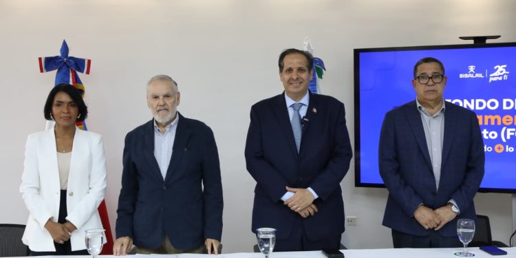 Yesenia Diěaz, Miguel Ceara Hatton, Victor Atallah y Roberto Payano